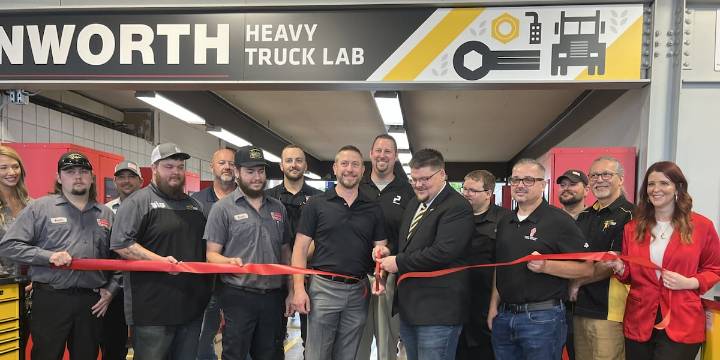 WSU Tech names truck lab after Kenworth partnership