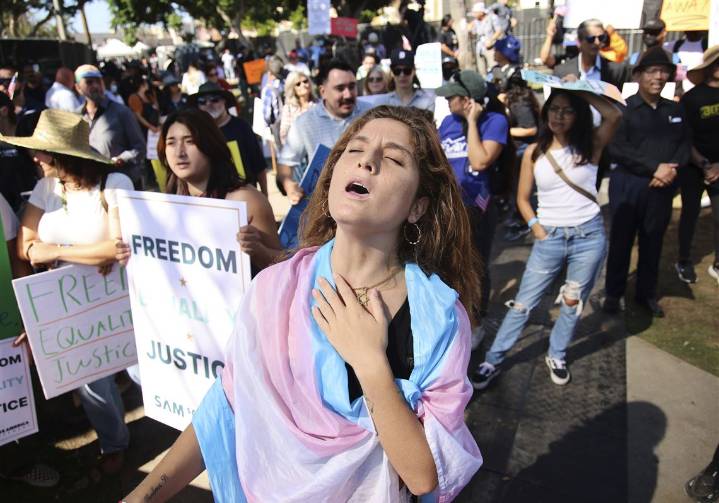 California bans most law enforcement officers from wearing masks during operations