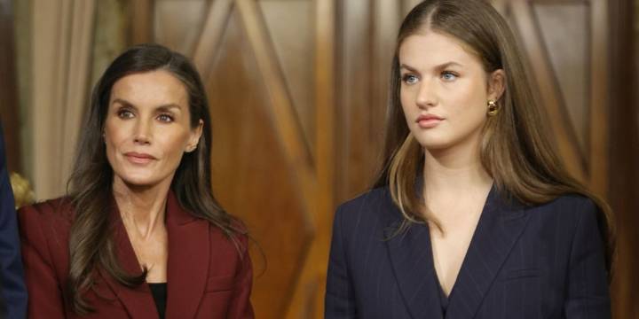 La Reina Letizia y la Princesa Leonor confirman que el traje de chaqueta es la prenda estrella del entretiempo