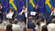 Ministra de Salud de Suecia se desmaya durante su primera rueda de prensa
