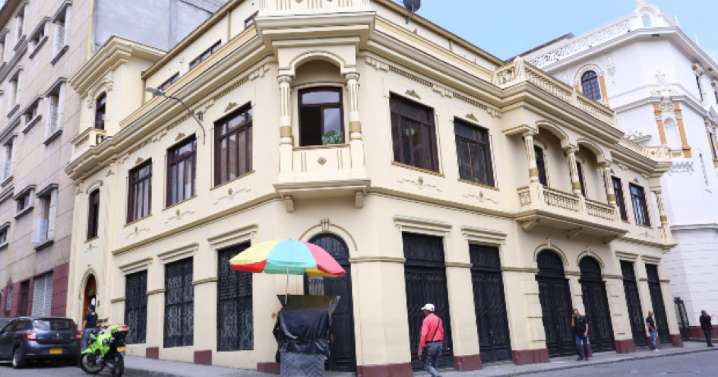 ¿Por qué la Licorera de Caldas pidió desalojar la Casa Hoyos, donde ha funcionado la Secretaría de Educación?