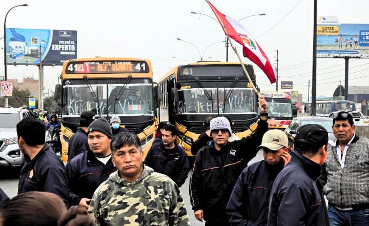 Gremios de transporte otorga una semana de plazo a Ejecutivo para frenar la inseguridad: "Habrá otro paro si no cumplen"