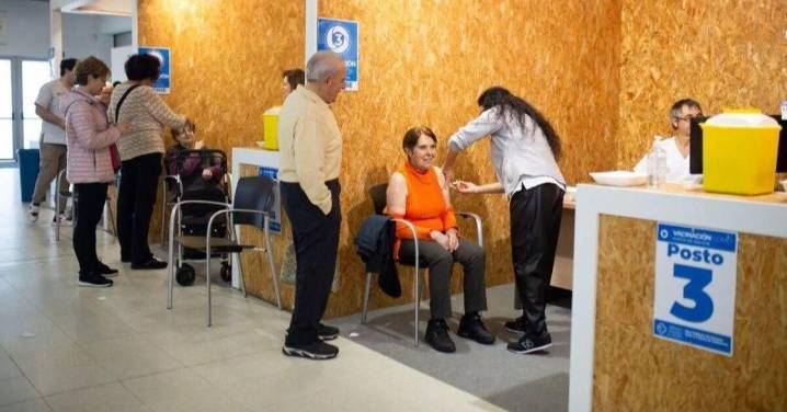 La vacuna de la gripe reforzada, que recibirán gallegos mayores de 70, baja un 31,8% los ingresos