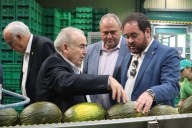 El consejero de Agricultura llama a reflexionar sobre los cultivos de melón y sandía