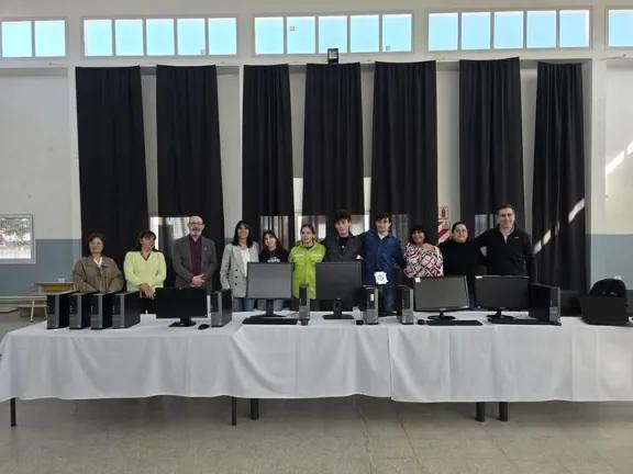 Southern Energy entregó 15 computadoras al CET N°19 de San Antonio Oeste