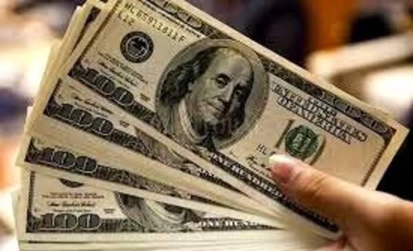 El dólar mayorista tocó el techo de banda y el minorista cerró en $1.485