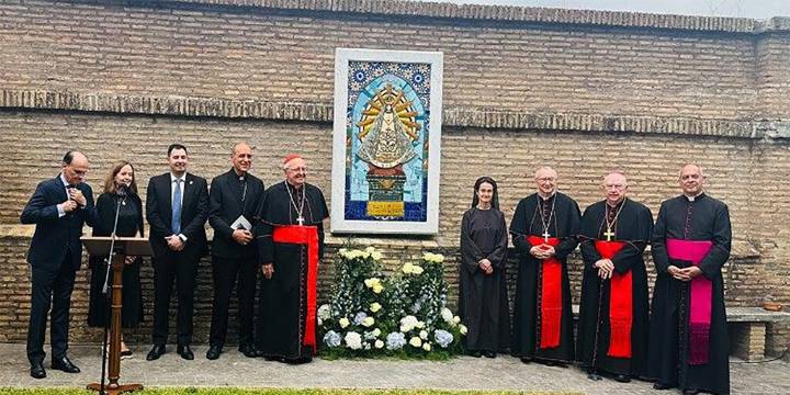 Entronizaron el mosaico de Nuestra Señora de Luján en los Jardines Vaticanos