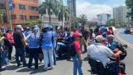 Caos vehicular en el norte de Cali por protesta de personas con discapacidad, frente al Conservatorio y el CAM