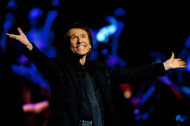 Raphael cancela un concierto por motivos de salud en España