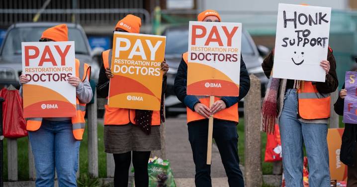 Senior doctors 'ready to strike' due to 'deep concern' over pay