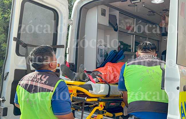 Albañil resulta gravemente herido tras recibir descarga eléctrica y caer de tercer piso en Saltillo
