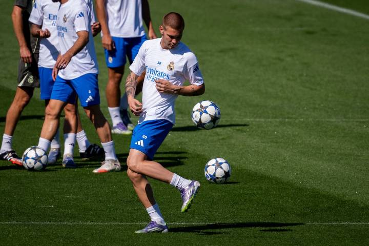 "Se queda". Real Madrid cuenta con Mastantuono para la Champions: el desafío por la titularidad y dónde lo quiere Xabi Alonso