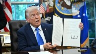 Nuevo golpe de Trump a las visas | EE. UU. exigirá pago anual de 100.000 dólares para H1-B: 'Basta de traer extranjeros a ocupar nuestros empleos'