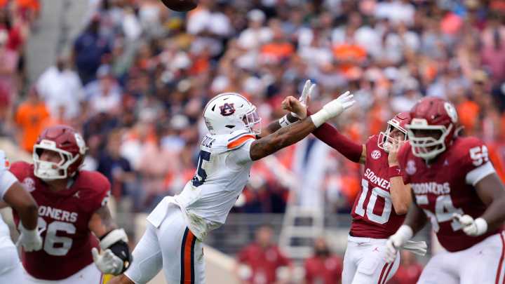 Brent Venables not discussing timeline of OU QB John Mateer's injury