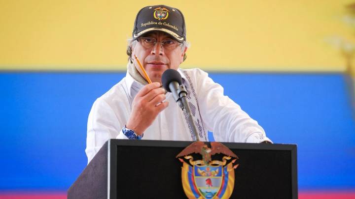Petro lanza advertencia al Senado si se hunde la reforma a la salud: "Las EPS seguirán quebrando una tras otra. No las voy a salvar"
