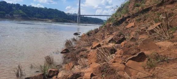 Iguazú: buscan a adolescente desaparecido en el río Paraná