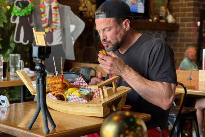 Food challenge YouTuber conquers French Creek party boat platter