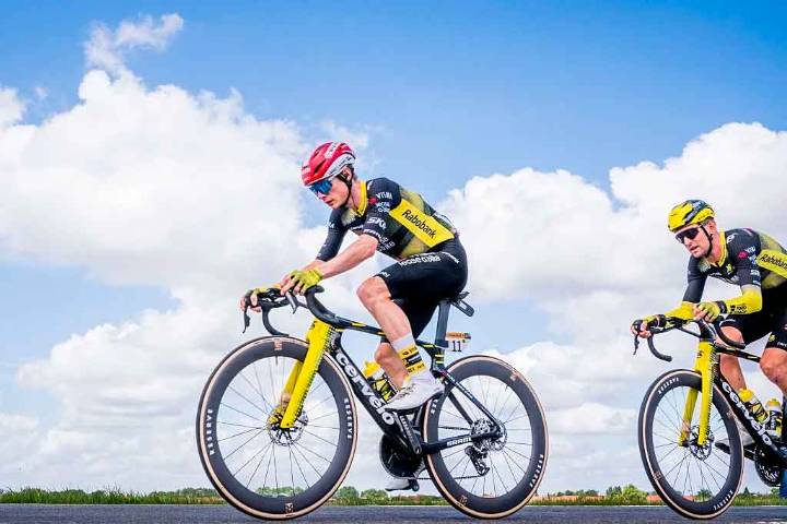 Ciclista danés Vingegaard expone liderazgo general en Vuelta a España