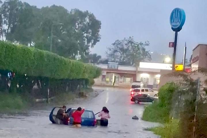 Lluvias causan inundaciones en Comitán y Tzimol
