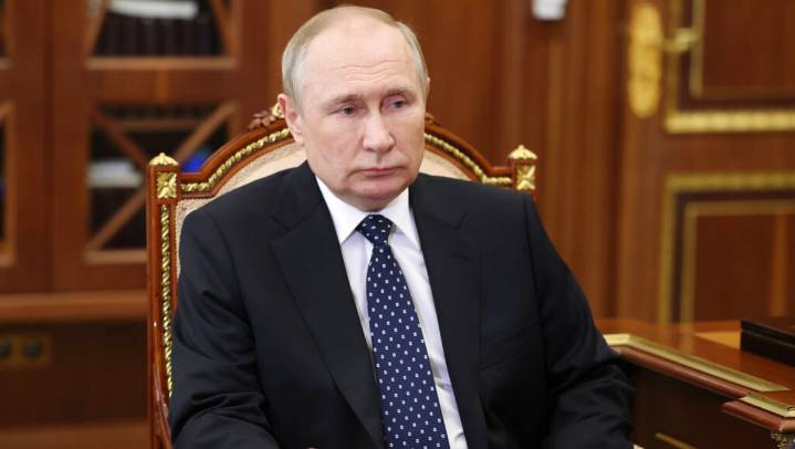 Putin se dice dispuesto a reunirse con Zelensky si viaja a Moscú