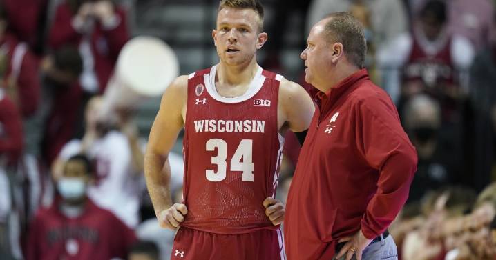 Former Badger Davison joins Wisconsin's staff as Gard's special assistant