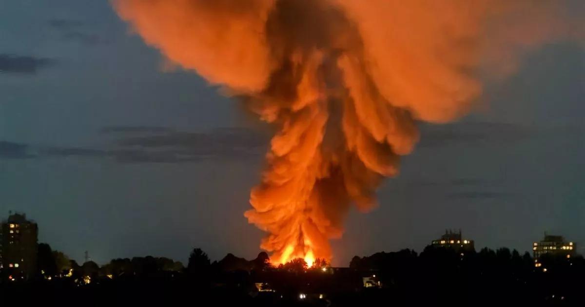 Massive explosion erupts at Bristol industrial estate near motorway as emergency crews rush to scene