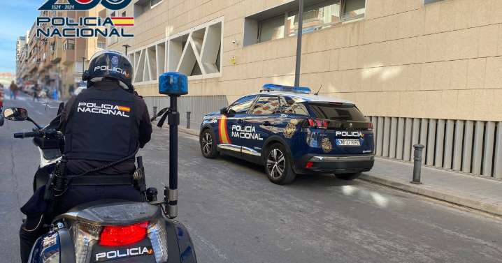 Meten a un joven en una furgoneta tras acusarlo por error de haber robado un bolso a una mujer en Alicante