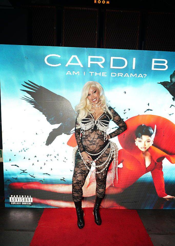 Record Breaking Bardi! Cardi B Goes Platinum And Lands Guiness World Record For Strategic Marketing, Gets Big Gift From Stefon Diggs