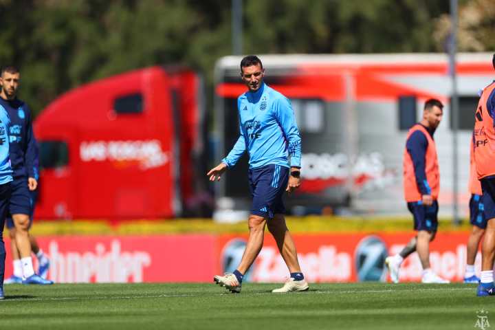Scaloni aseguró que Messi “se tomará con tranquilidad” el tiempo para decidir su participación en el Mundial