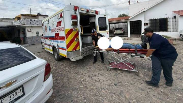 Hallan a un adulto mayor tirado en la calle, con síntomas de golpe de calor, en Mazatlán