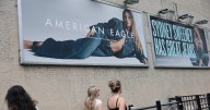 Sydney Sweeney impulsa a American Eagle: sus acciones se disparan tras éxito de campaña