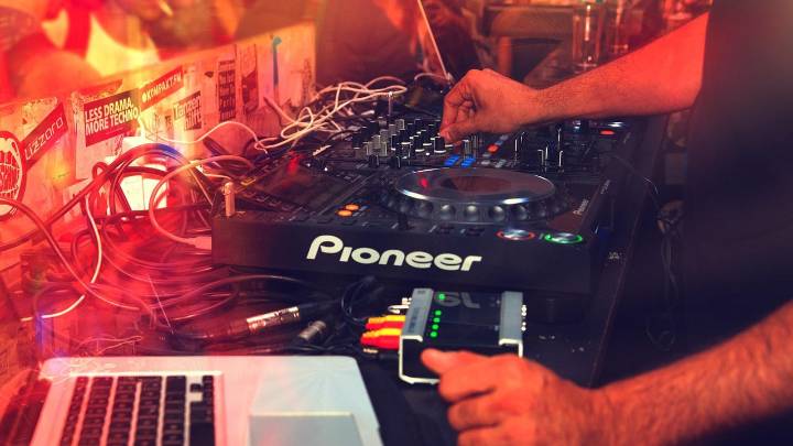 Una mujer acusó de violación a un DJ de Ibiza y ahora se sienta en el banquillo para ser juzgada