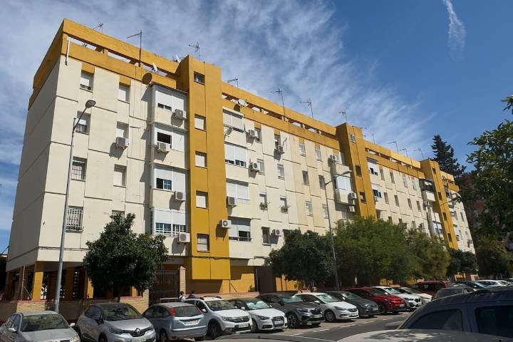 Fallece una niña de 11 años al caer desde su terraza en Sevilla