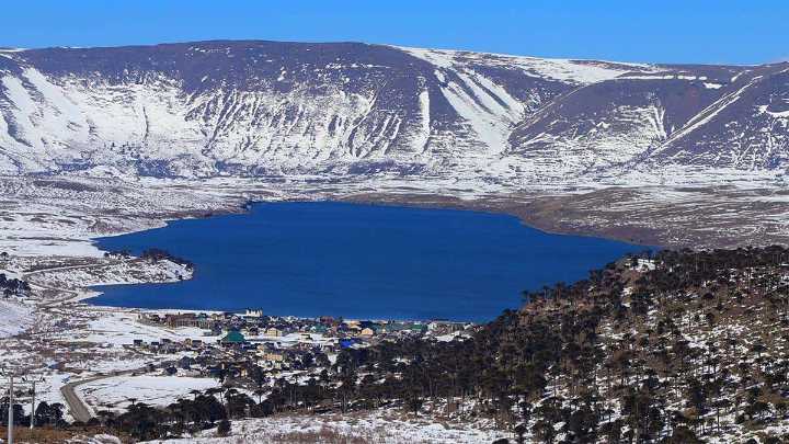 El destino de la Patagonia que combina termas, nieve y desborda silencio