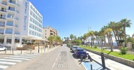 Una persona resulta herida tras el choque entre una moto y un coche en el Paseo de San Cristóbal de Almuñécar