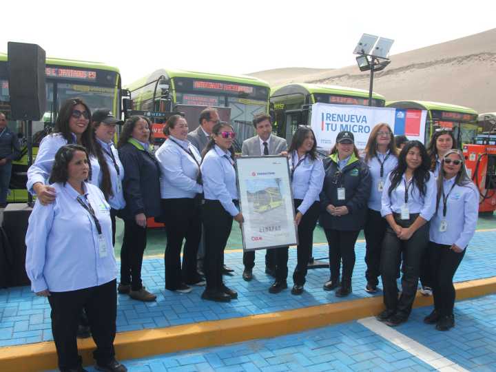 20 jefas de hogar de Arica hacen historia: Conducirán la nueva flota de buses eléctricos en la región