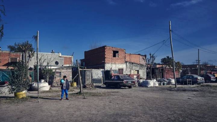 31,6%: la pobreza bajó 6,5% en el primer semestre del año, según el Indec