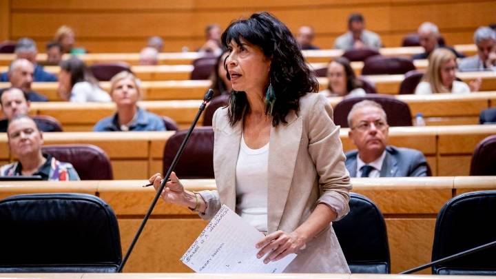 El Gobierno define y tipifica por primera vez la violencia vicaria: ¿Qué cambia la nueva ley?