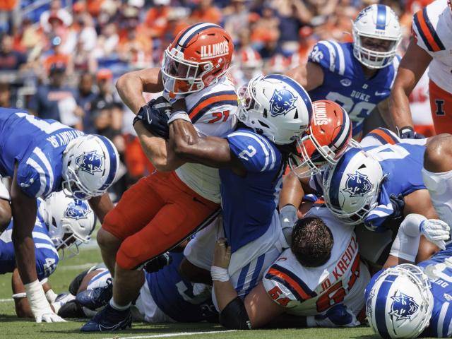 No. 11 Illinois takes over after halftime to beat mistake