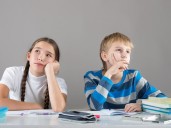 Becky Kennedy, experta en psicóloga infantil: "Los niños que buscan complacer a los demás pueden convertirse en adultos infelices, pero hay tres soluciones"