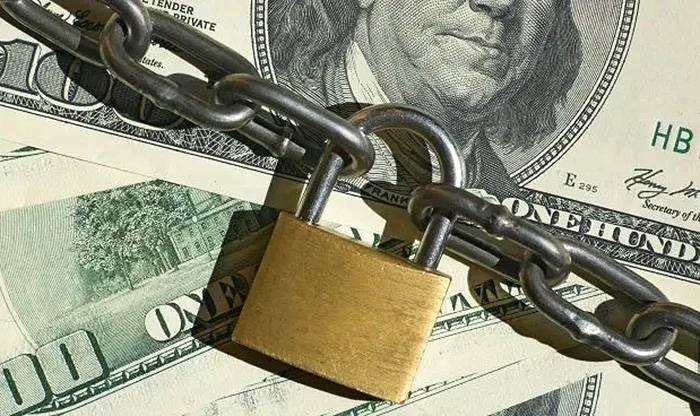 El dólar oficial baja, pero el BCRA reactiva el cepo y la brecha vuelve a crecer