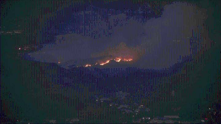 Brush fire erupts in Simi Valley