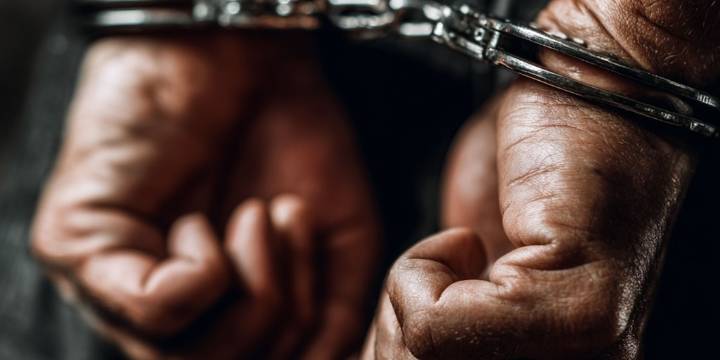 Condenan a criminal que secuestró y golpeó a su pareja: intentó matarla porque no quiso cocinar
