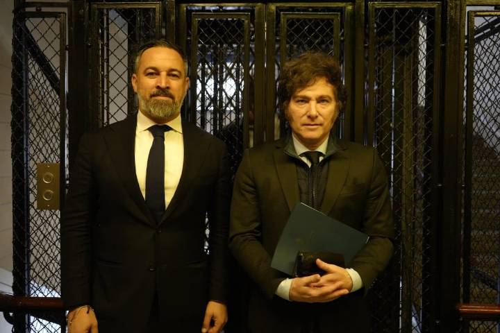 Milei suspende su viaje a España tras la derrota electoral en Buenos Aires