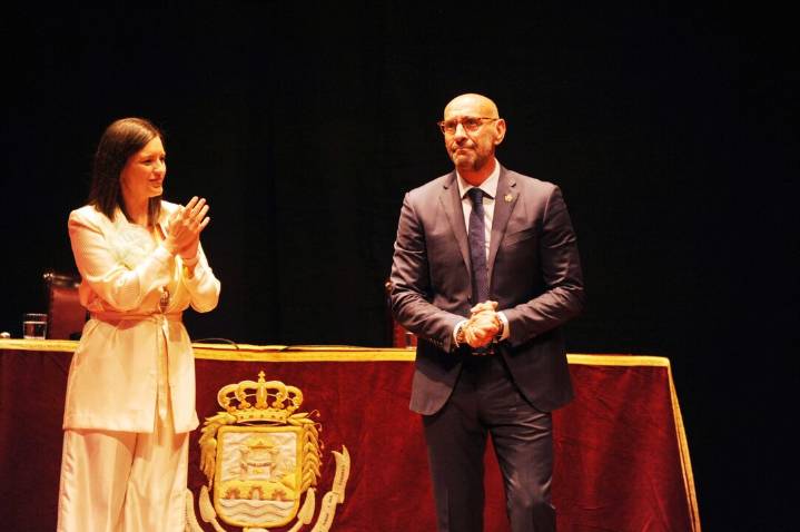 La Isla instaurará su día oficial para entregar los títulos de Hijo Predilecto, Adoptivo y Medallas de la Ciudad