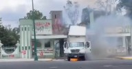 Normalistas derriban puerta y vandalizan Campo Militar