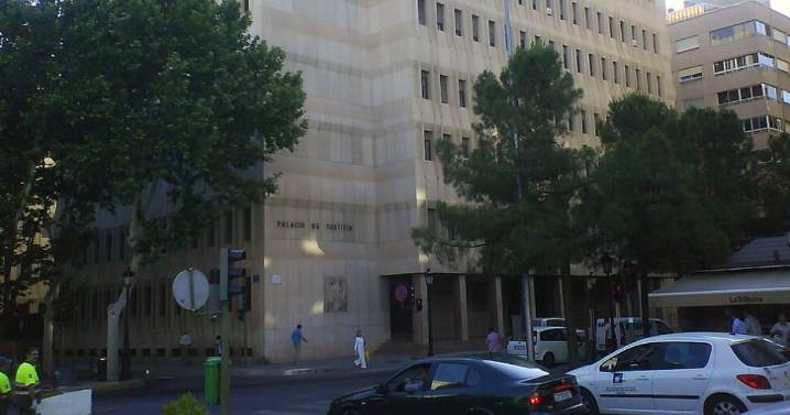 Un varón se enfrenta a 15 años de prisión tras violar y amenazar a su tía a punta de cuchillo en Albacete