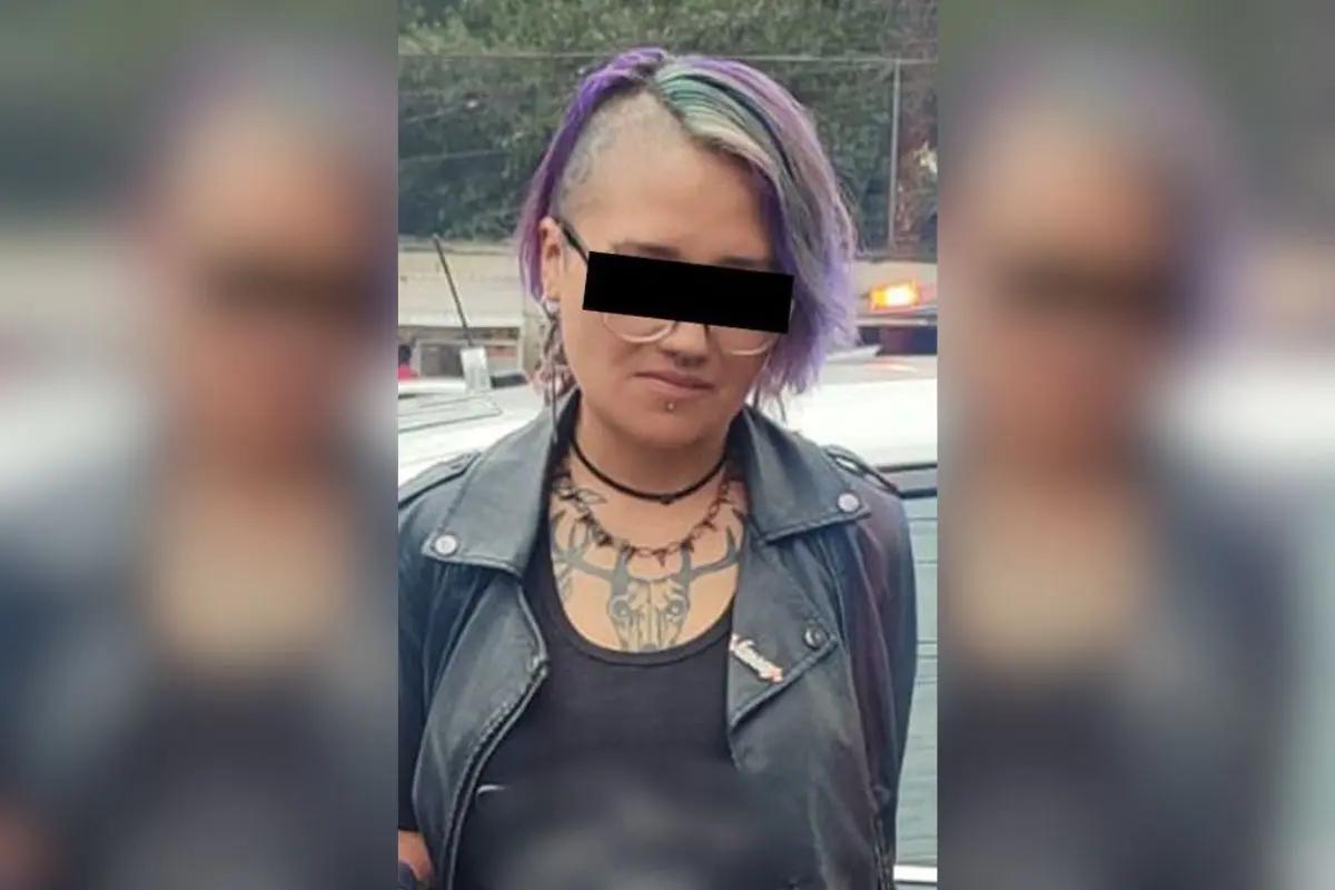 Mujer pateó a policía en la CDMX, mientras le gritaba, “tú no me puedes tocar”
