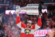 Deadspin | Panthers' Aleksander Barkov (knee) likely to miss regular season