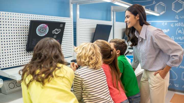 La inteligencia artificial en las aulas: entre el avance y el riesgo de generar 'pereza mental'